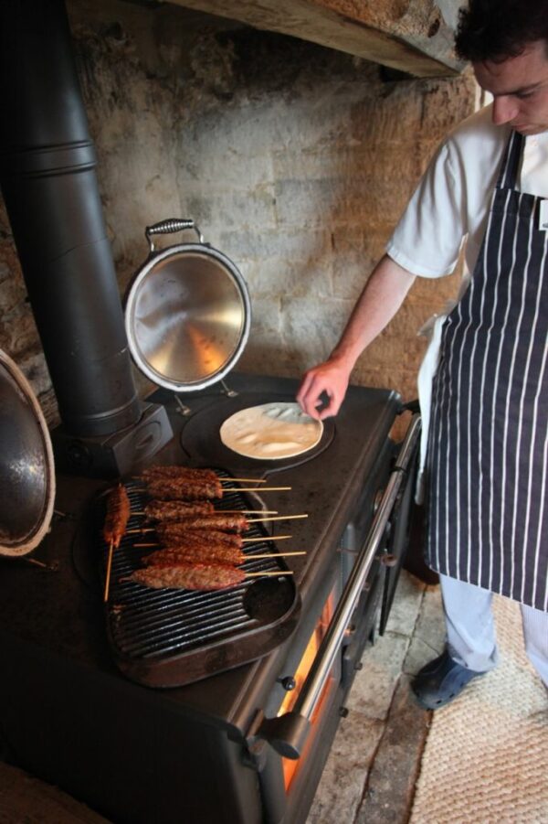 ESSEIronheartWoodStove_Cookercookingonhob.jpg ESSEIronheartWoodStove_Cookercookingonhob.jpg